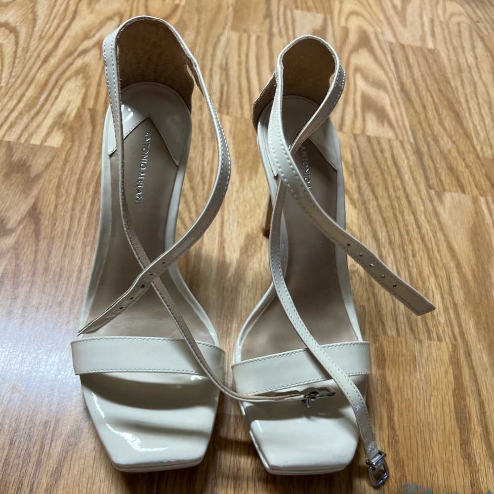 NWOT Antonio Melani Ivory Leather Stilettos